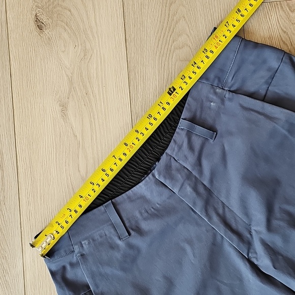 2021 Lululemon Utility Cargo Shorts 8" Inseam, Size 34 - Picture 7 of 16